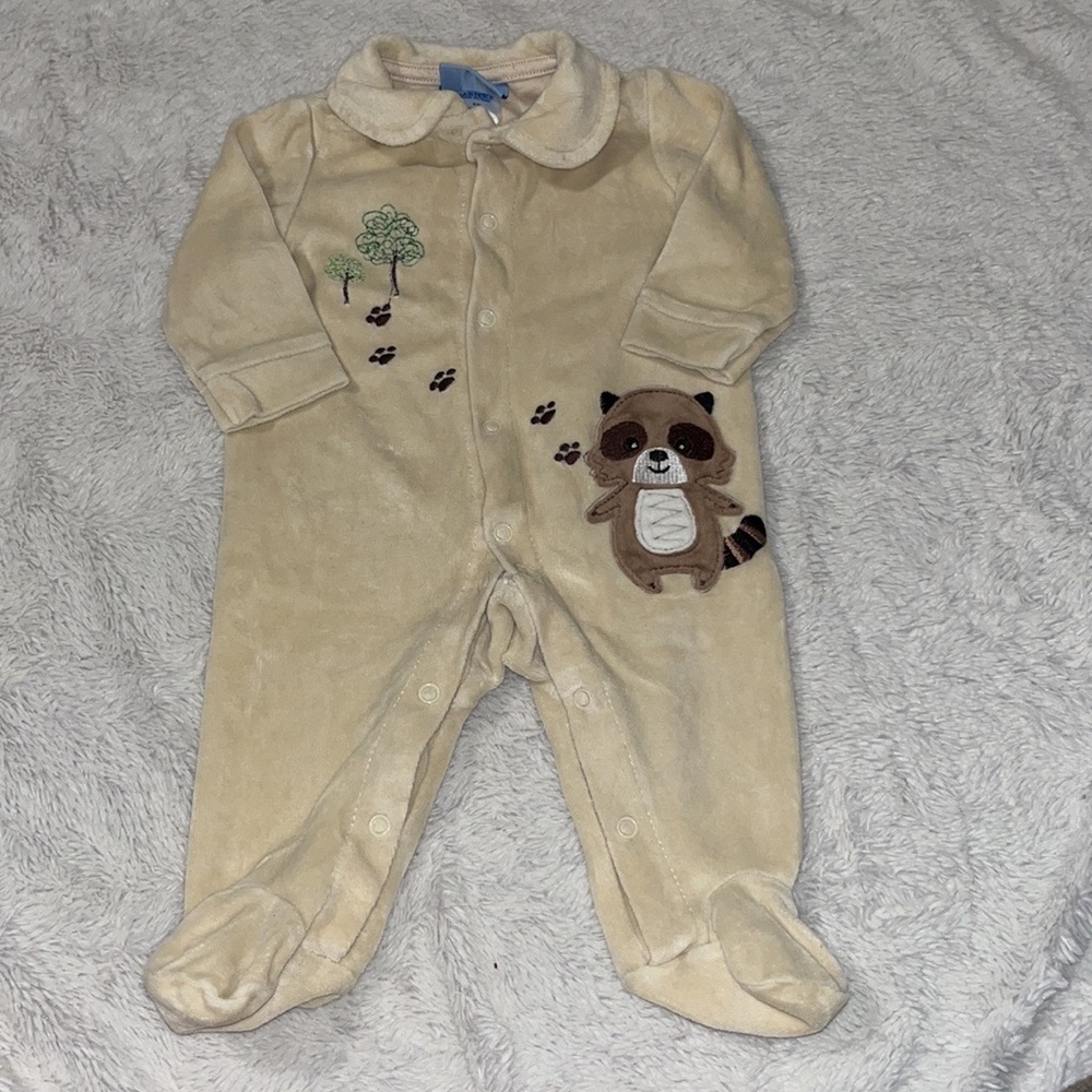 carters raccoon fuzzy footie/ sleeper snap up